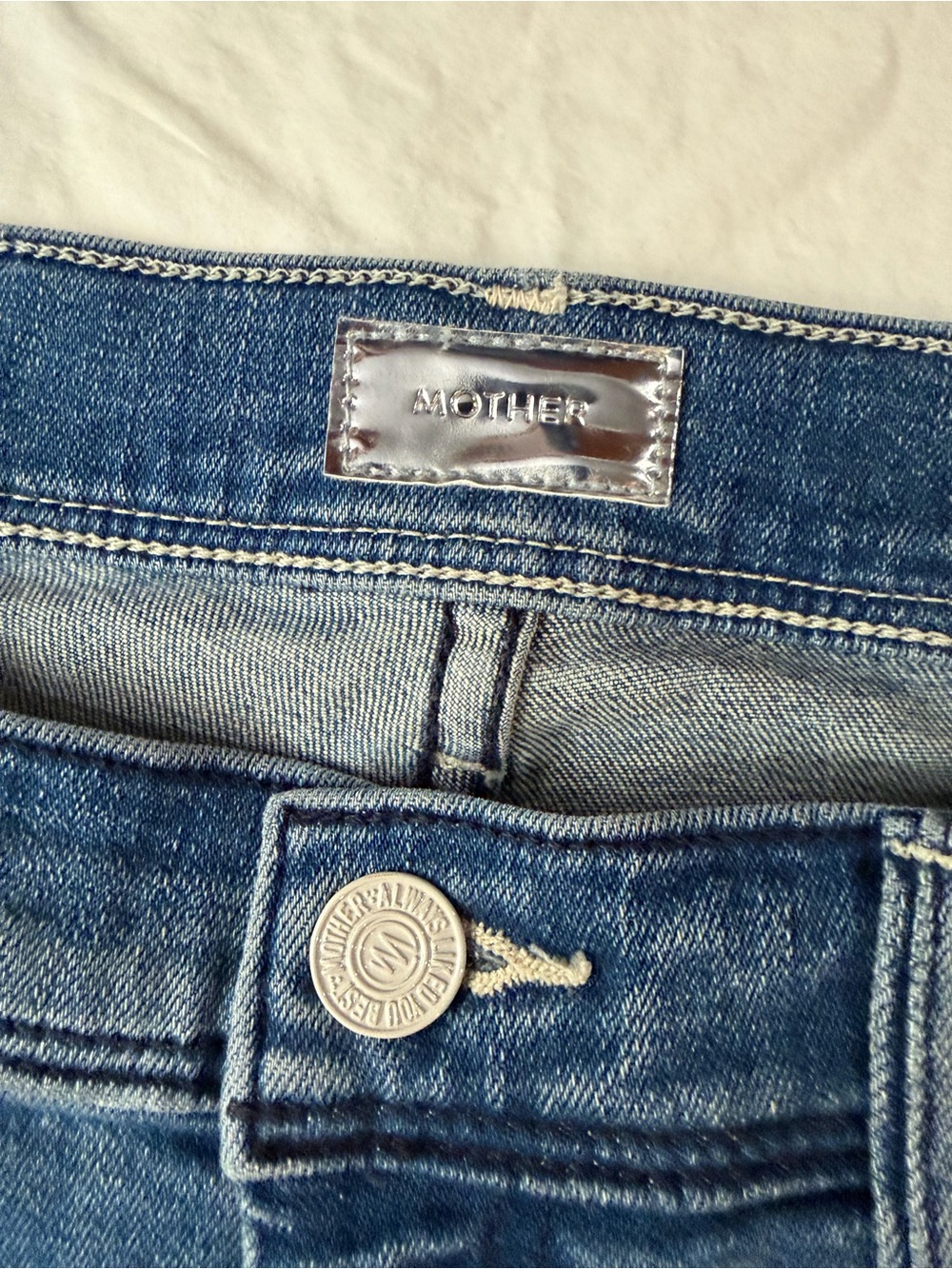 NWT MOTHER The Weekender Fray Jeans Graffiti Girl Wash 30 - Picture 10 of 16